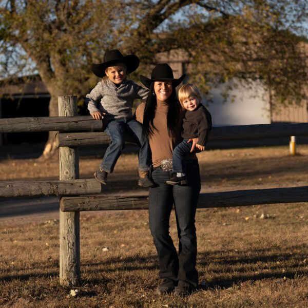 1743813143-Paris-Thorson-Family-Pic 1743813143-Paris-Thorson-Family-Pic